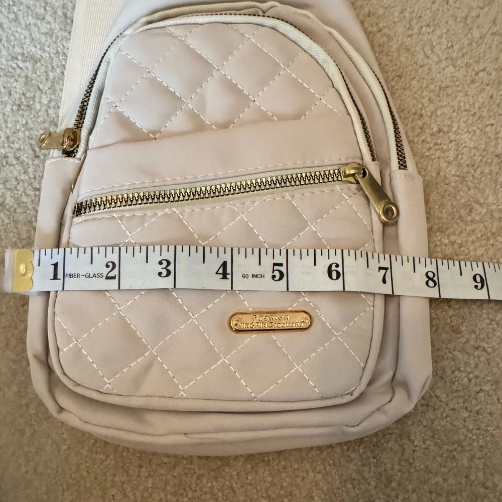 NWOT Elegant Beige Quilted Sling Bag - Picture 5 of 13